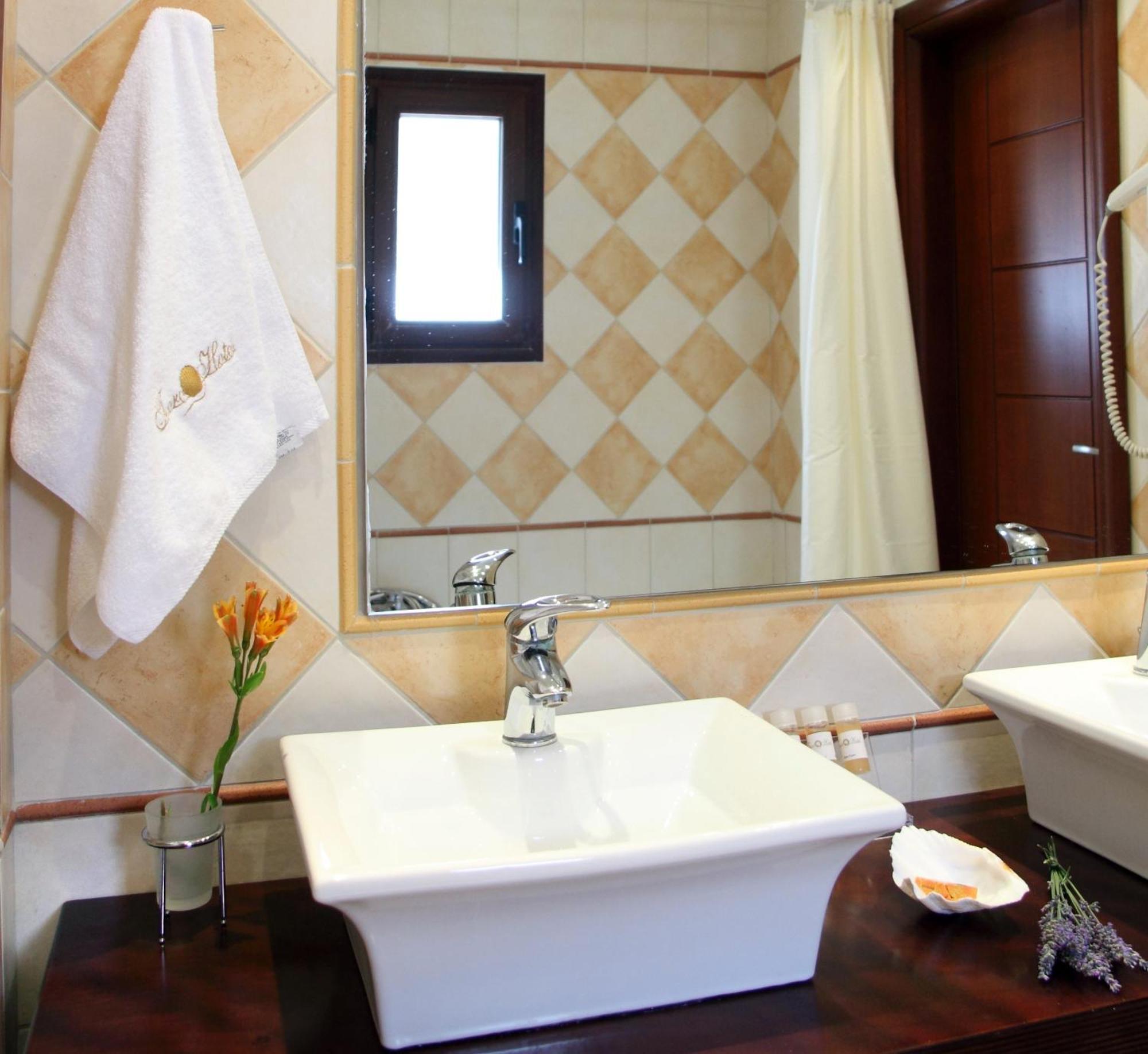 Hotel Tesoro Никиана Экстерьер фото